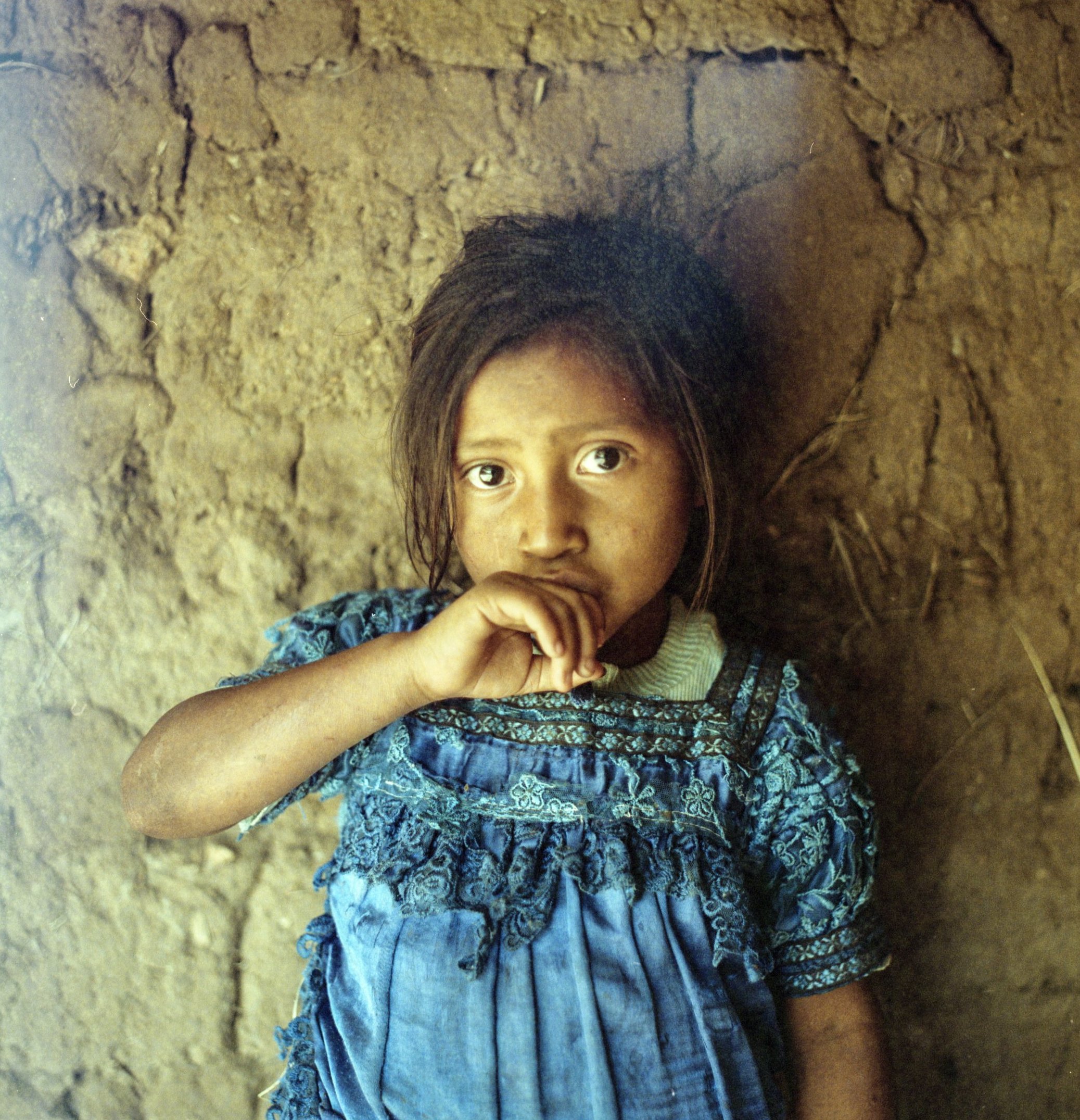 Foto på flicka i Guatemala, Jesper Klemedsson Sotomayor, Parabol Press, Chuitzalic I, San Pedro Jocopilas, Quiché