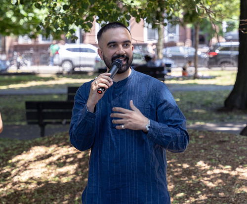 Han heter Zohran Mamdani